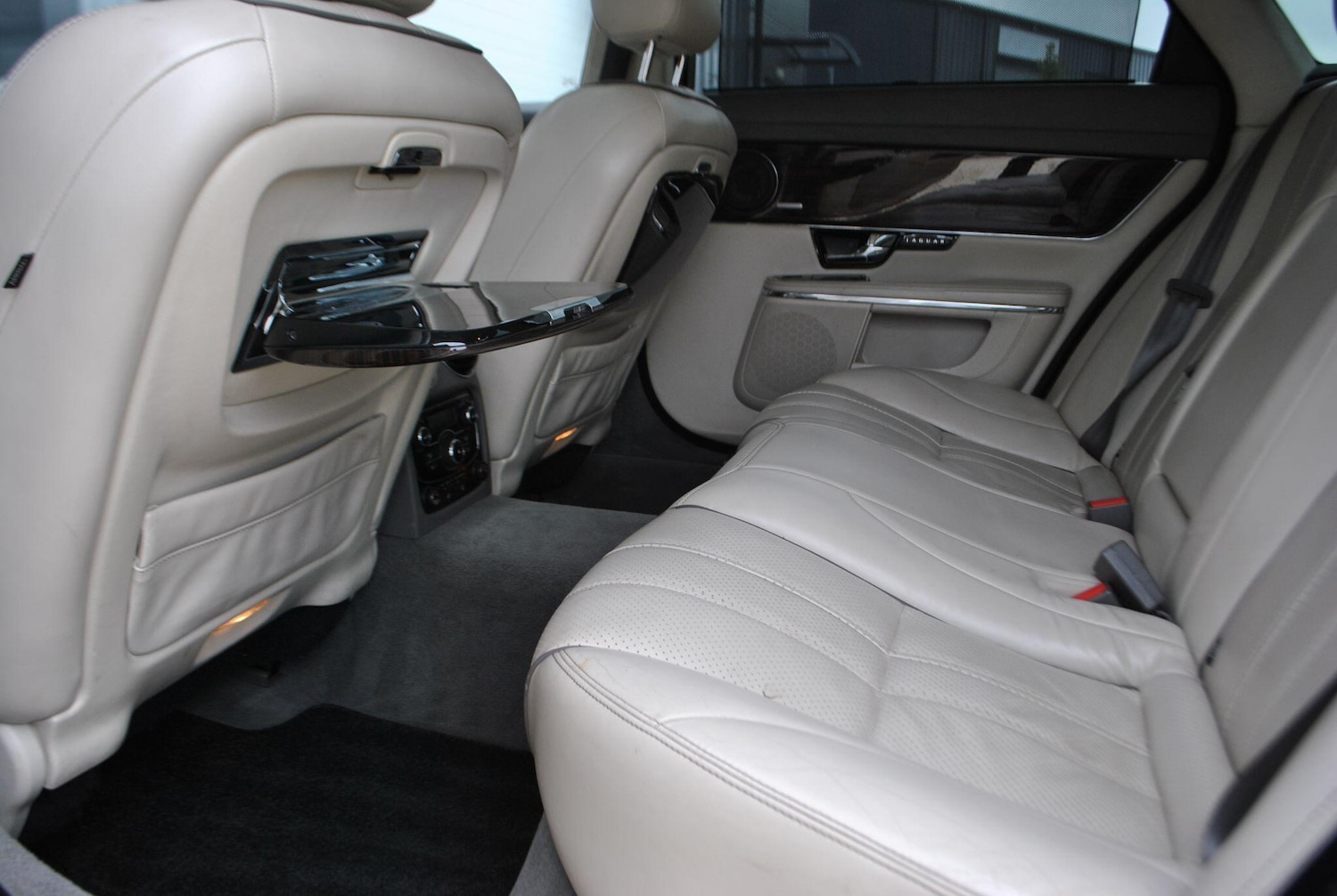 Used Jaguar XJ 2011 for sale - 76786929: Photo 17