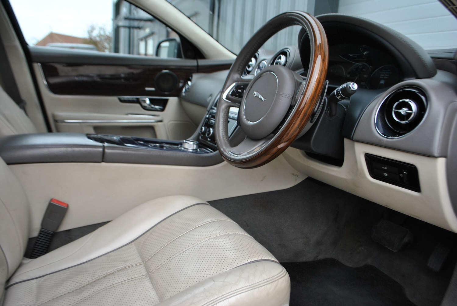 Used Jaguar XJ 2011 for sale - 76786929: Photo 23