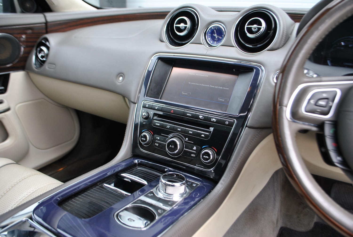 Used Jaguar XJ 2011 for sale - 76786929: Photo 25