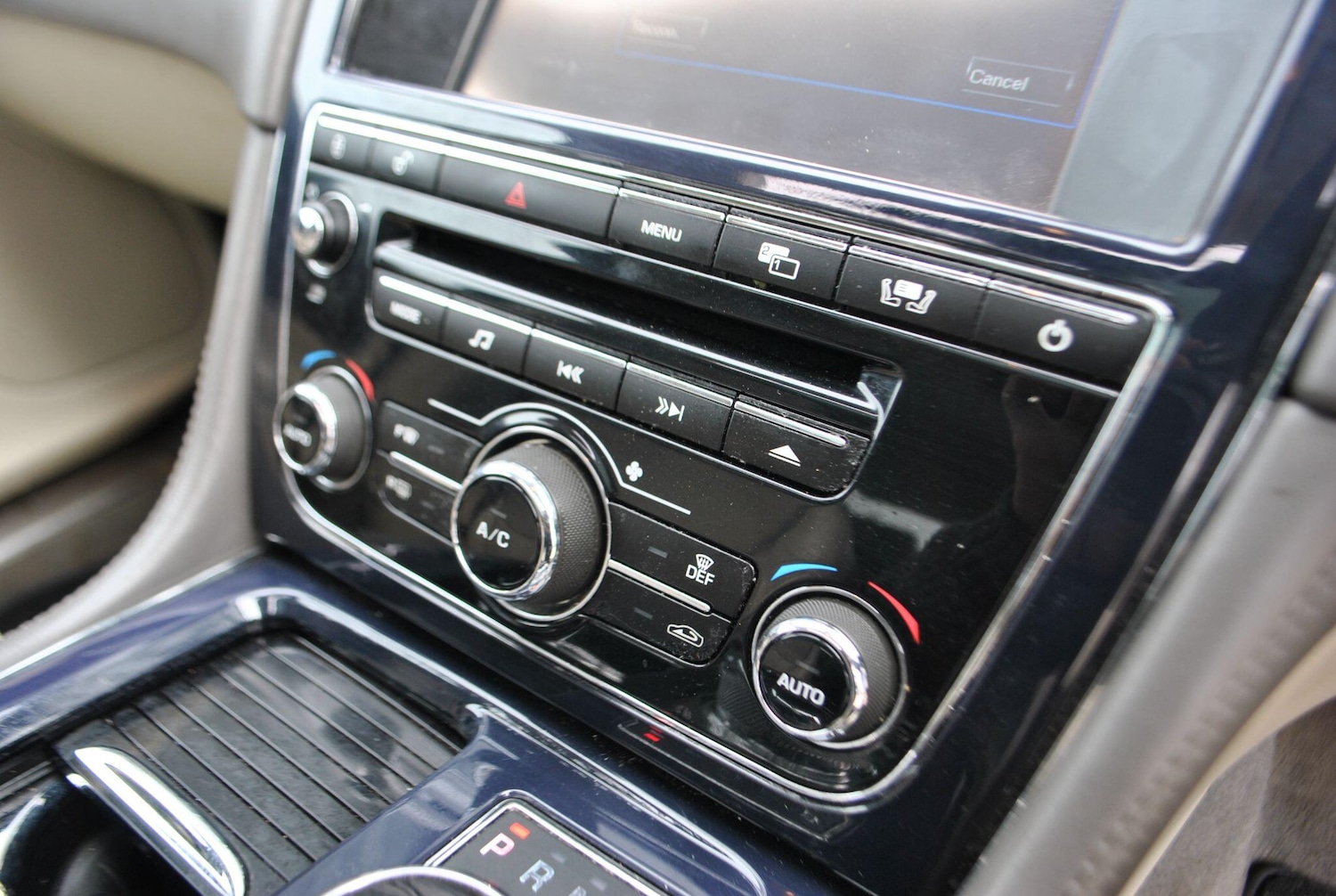 Used Jaguar XJ 2011 for sale - 76786929: Photo 27