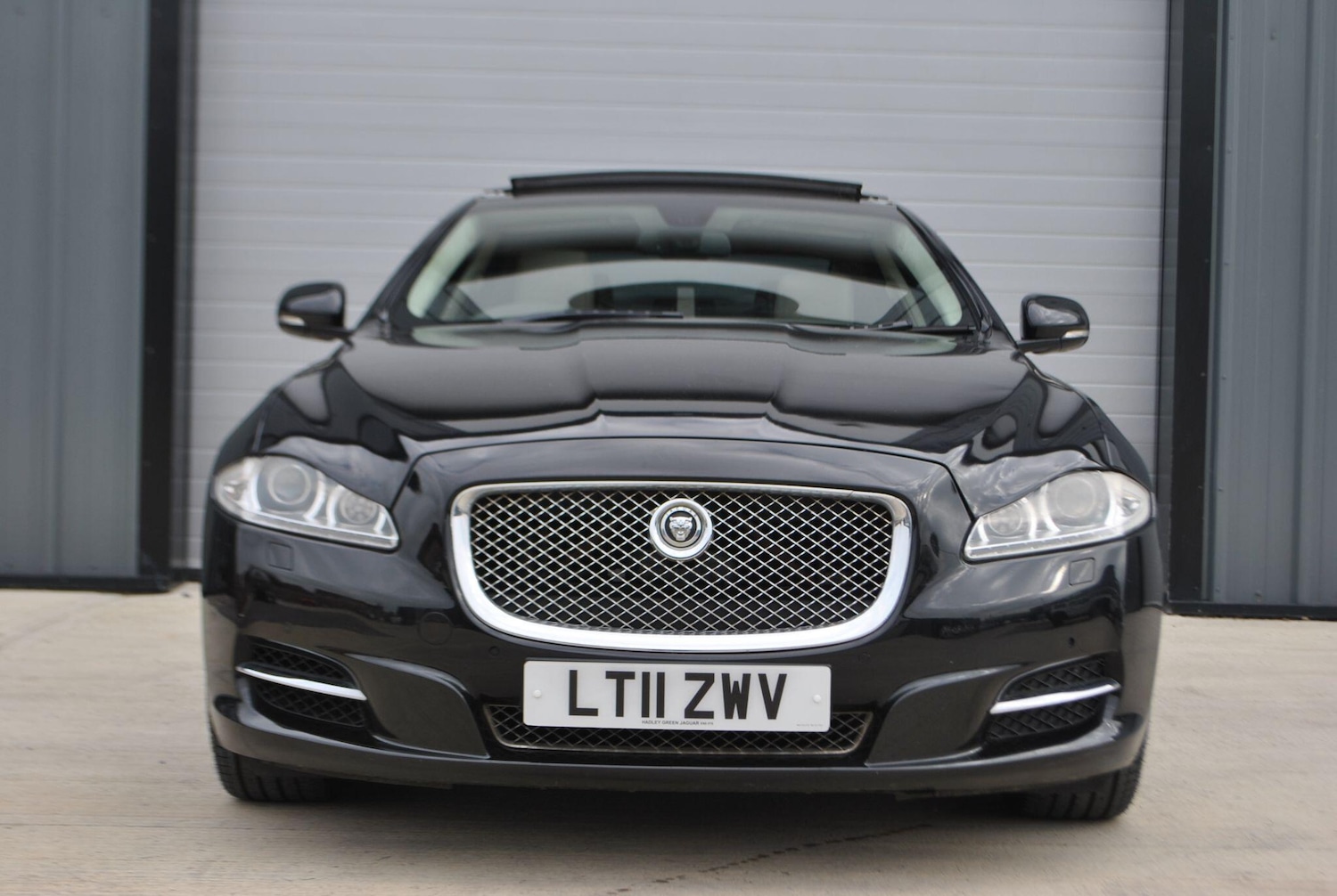 Used Jaguar XJ 2011 for sale - 76786929: Photo 4