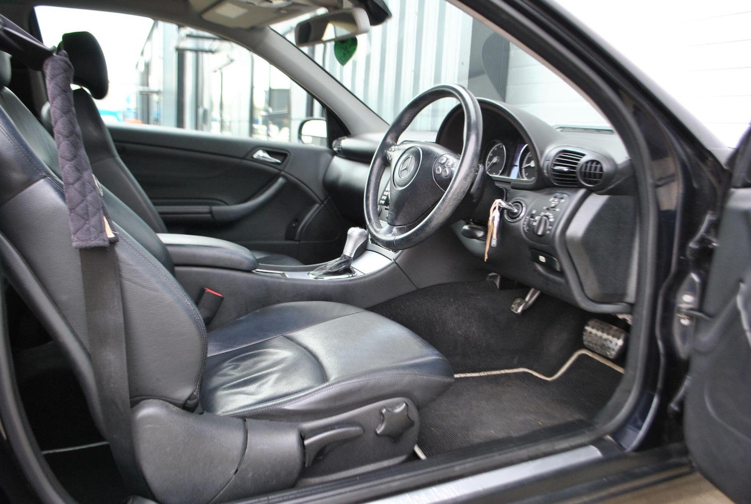 Used Mercedes-Benz C Class 2008 for sale - 76433352: Photo 10