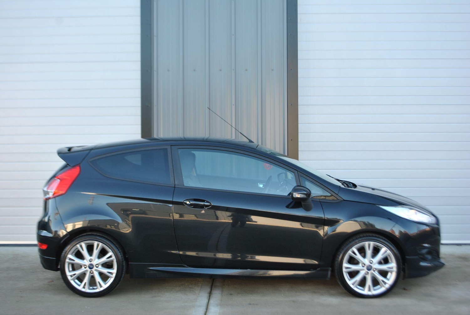 Used Ford Fiesta 2015 for sale - 76786704: Photo 2