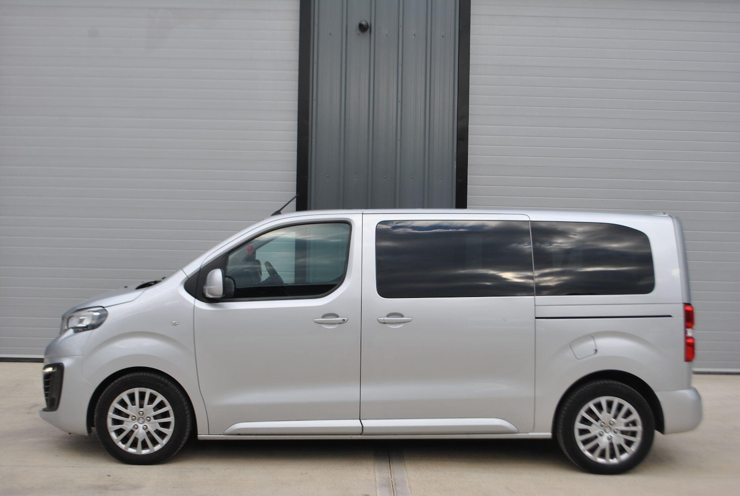 Used Peugeot Traveller 2016 for sale - 76786532: Photo 3