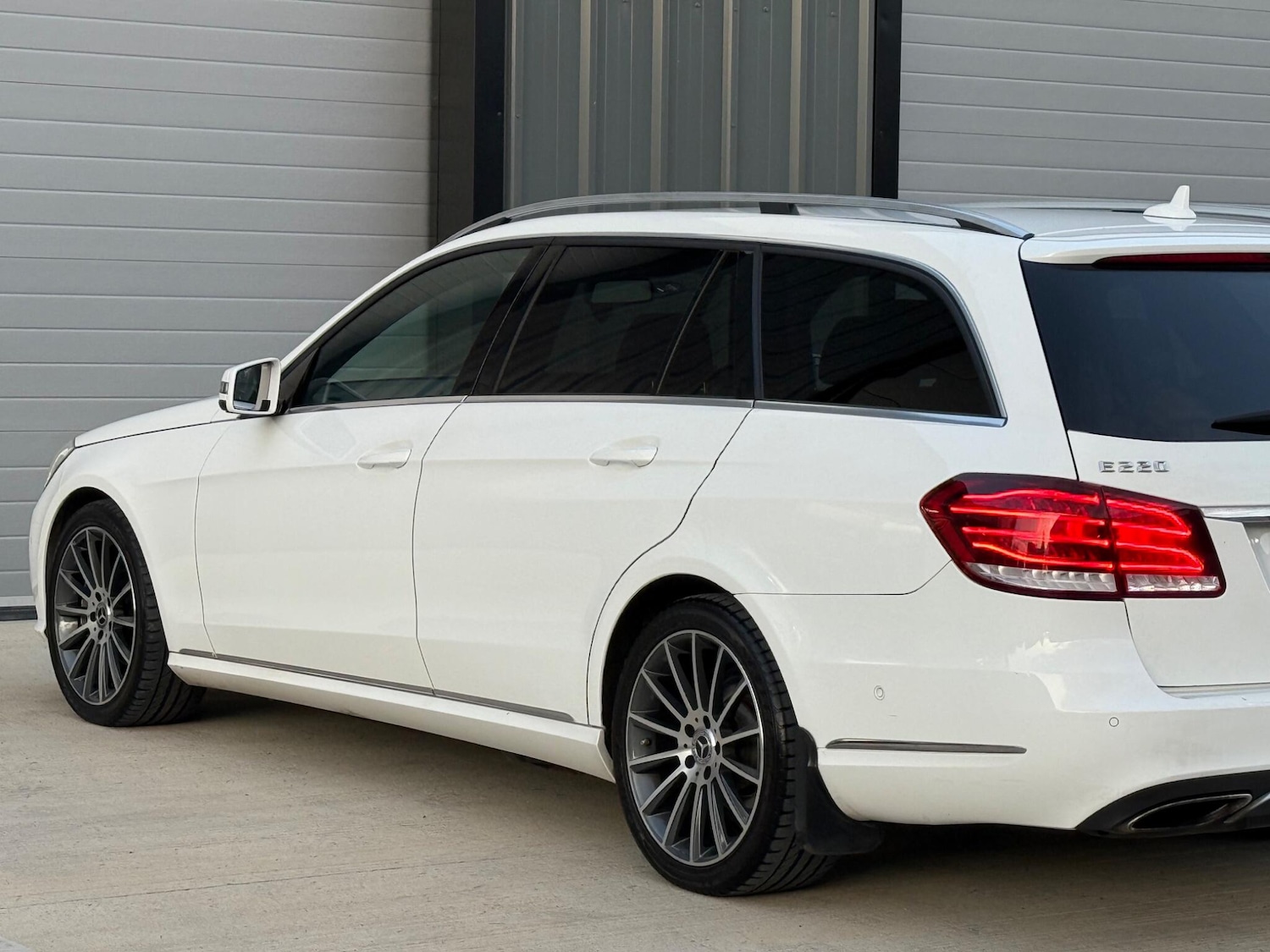 Used Mercedes-Benz E Class 2015 for sale - 76786934: Photo 4