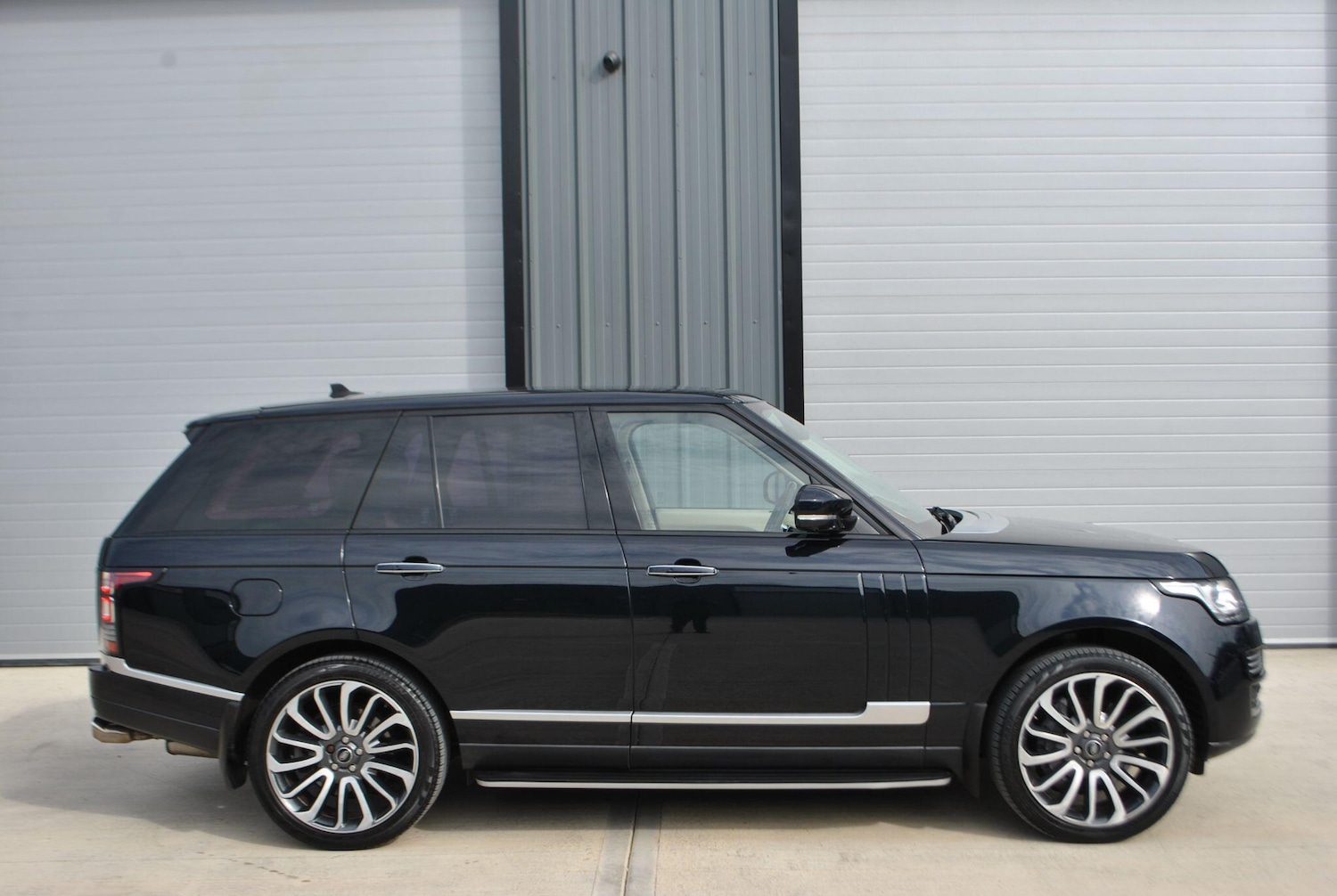 Used Land Rover Range Rover 2015 for sale - 76786544: Photo 2