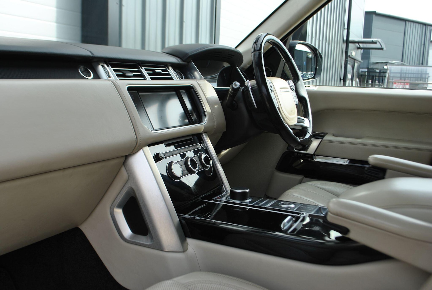 Used Land Rover Range Rover 2015 for sale - 76786544: Photo 9