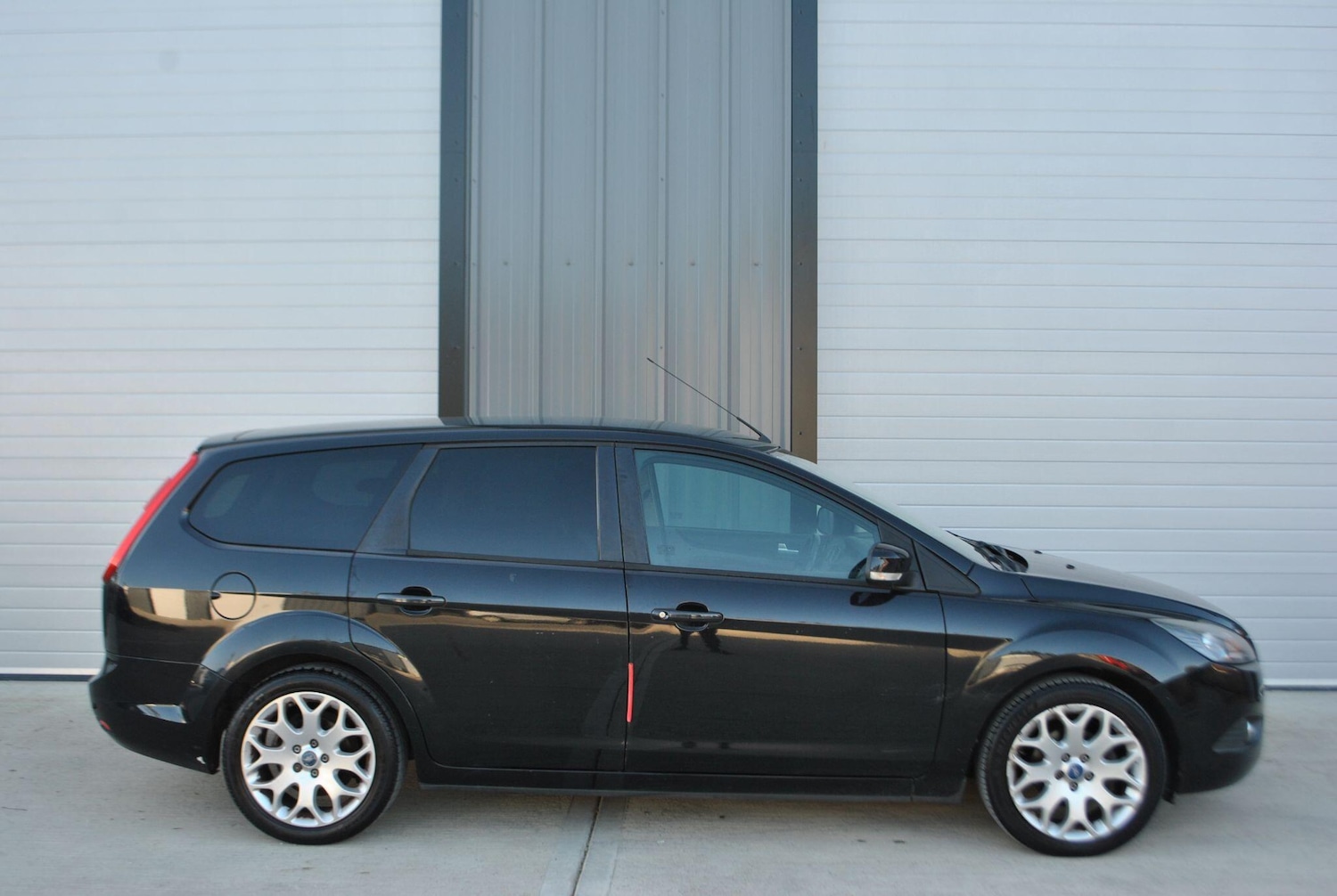 Used Ford Focus 2010 for sale - 76786710: Photo 2