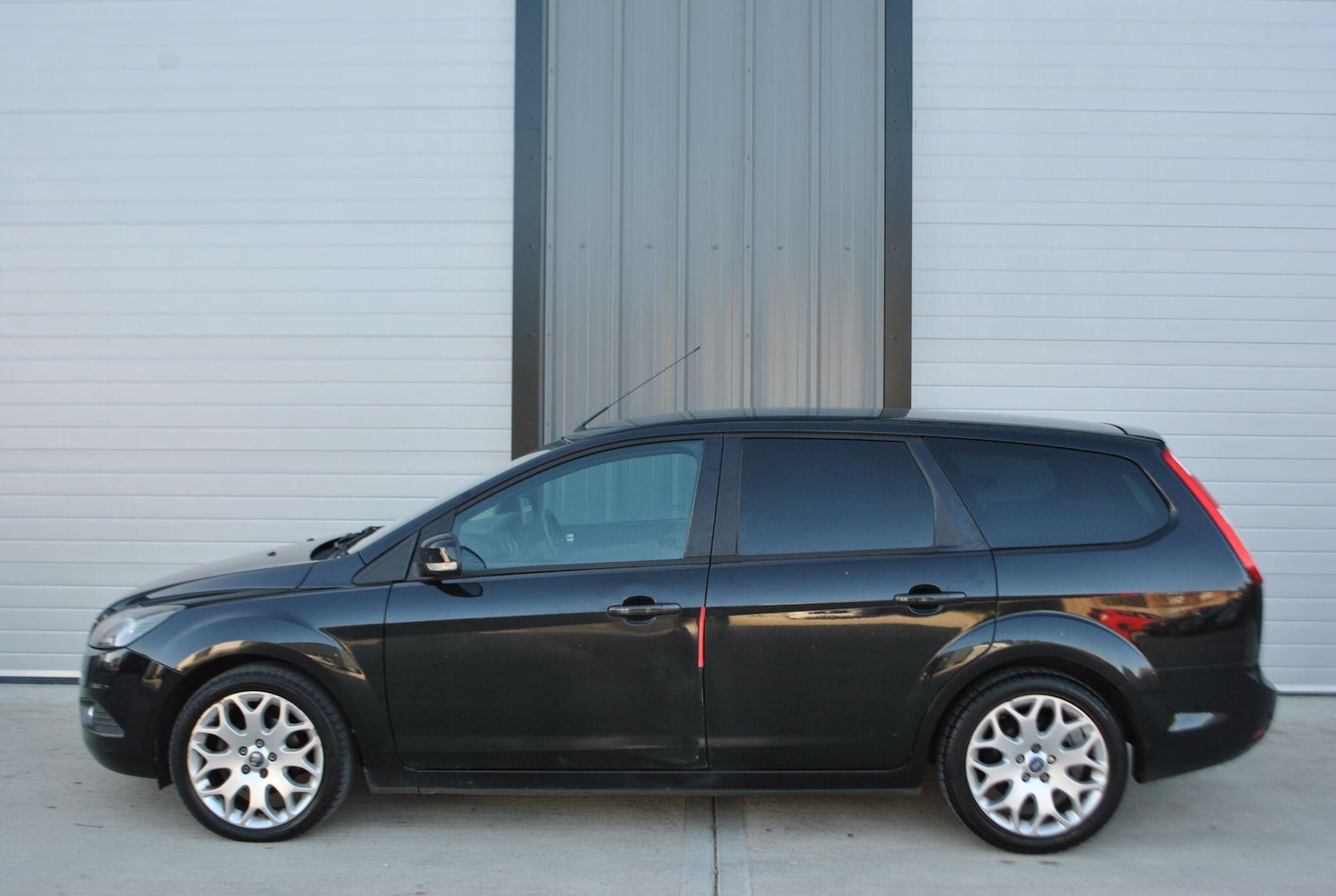 Used Ford Focus 2010 for sale - 76786710: Photo 3