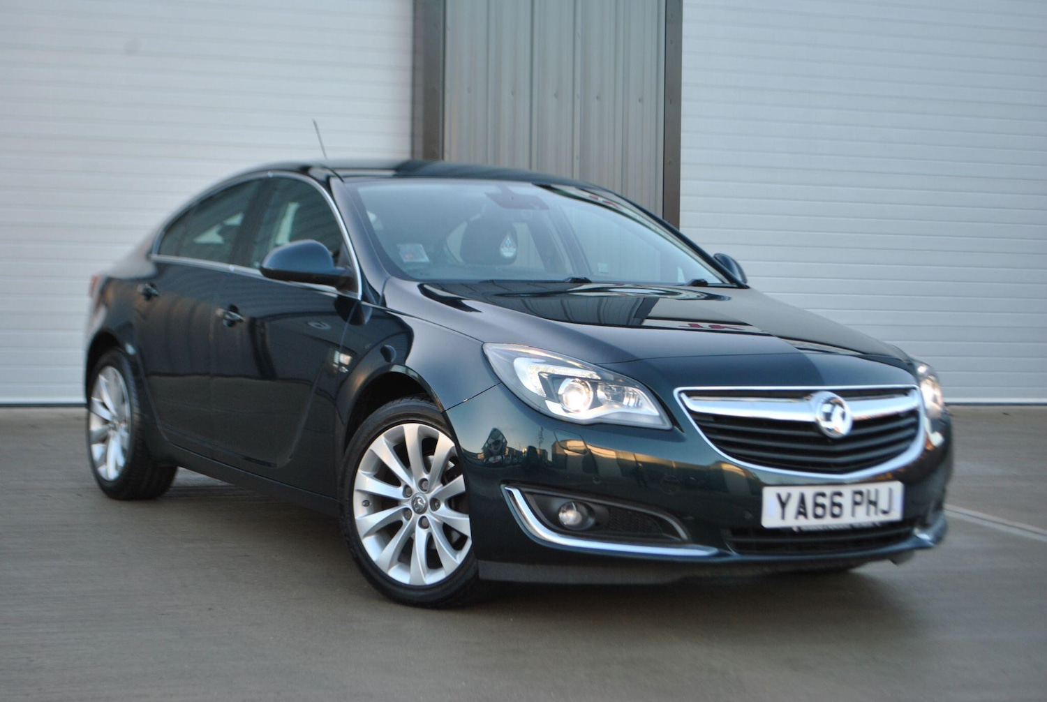 Used Vauxhall Insignia 2016 for sale - 76786511: Photo 1