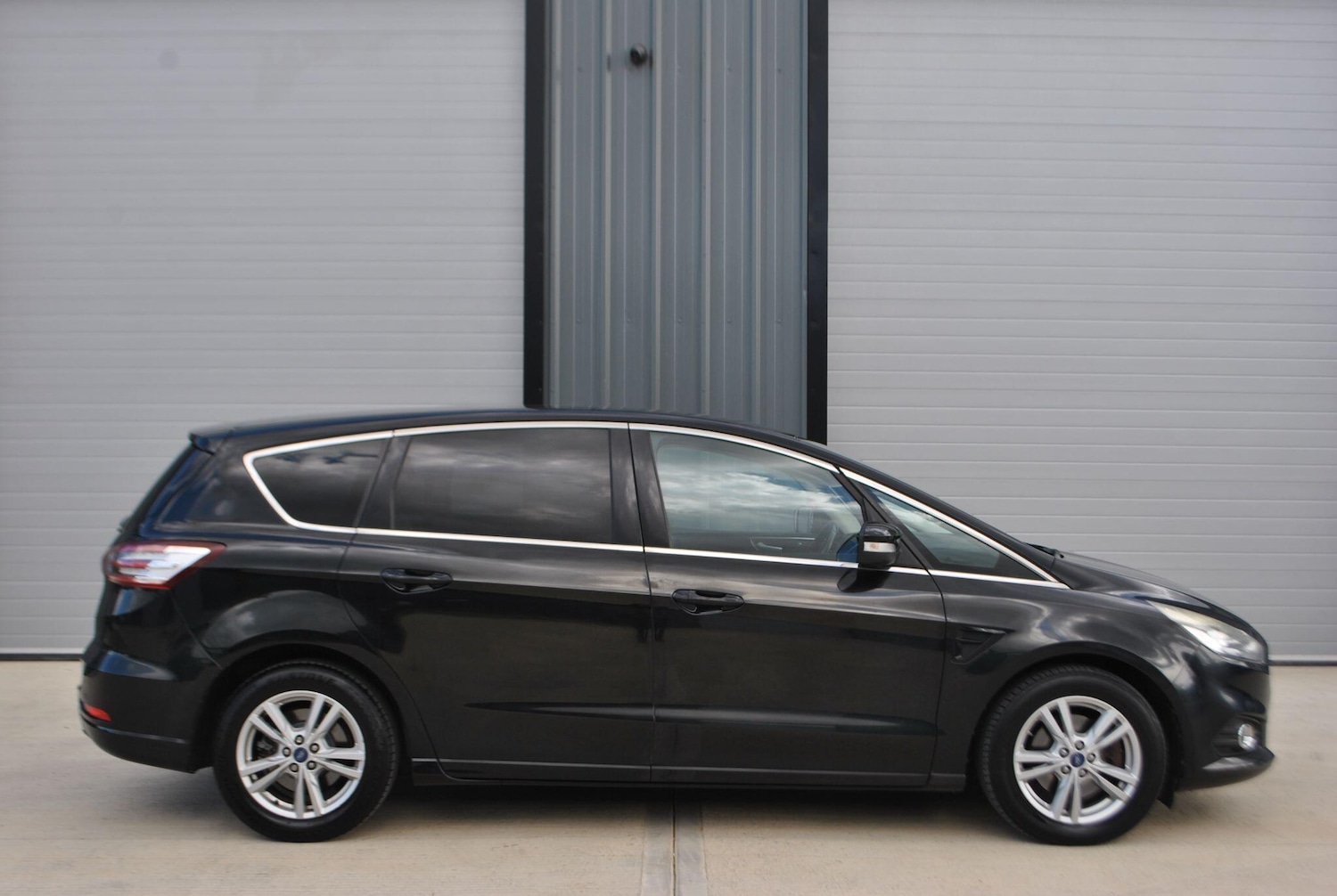Used Ford S-Max 2016 for sale - 76786945: Photo 3