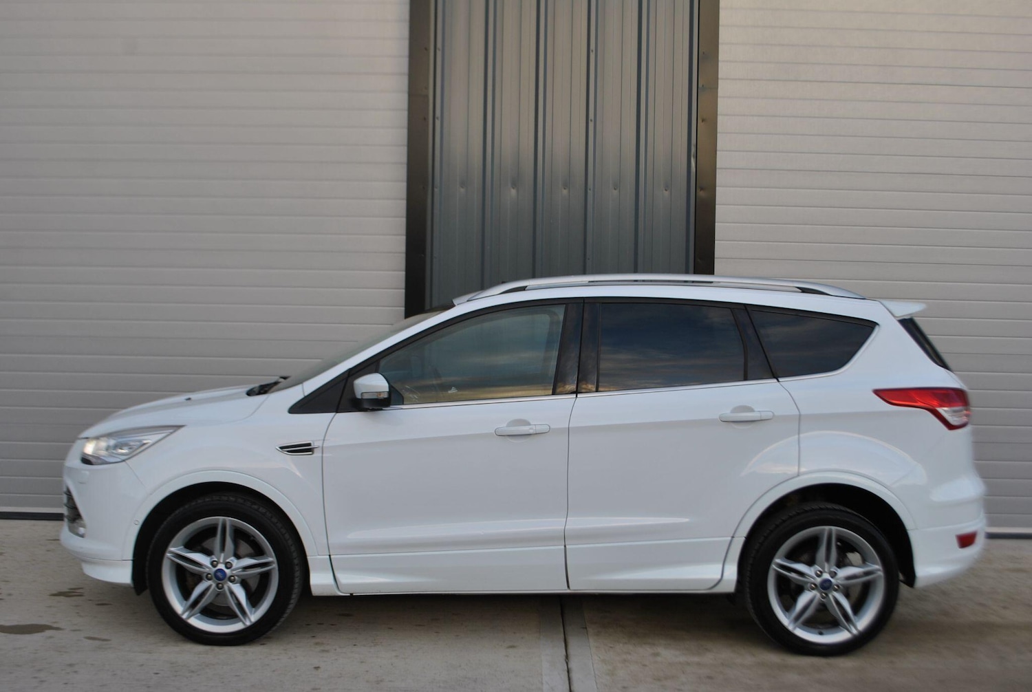 Used Ford Kuga 2015 for sale - 76801687: Photo 3
