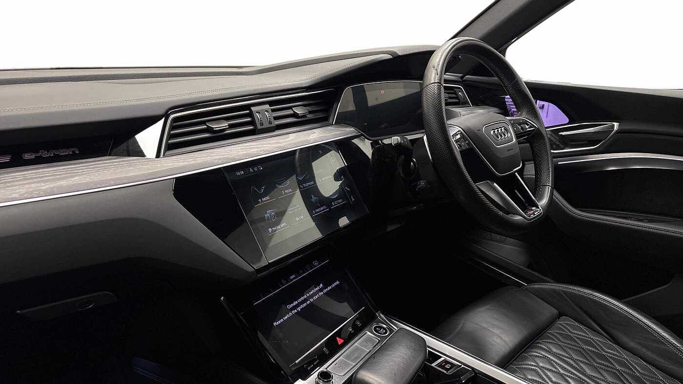 Used Audi e-tron 2022 for sale - 77931644: Photo 2