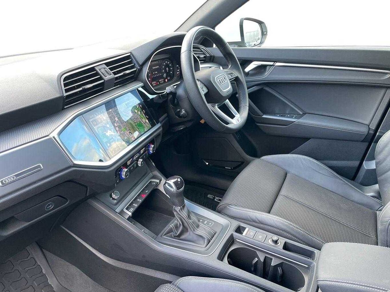 Used Audi Q3 2023 for sale - 76541161: Photo 2