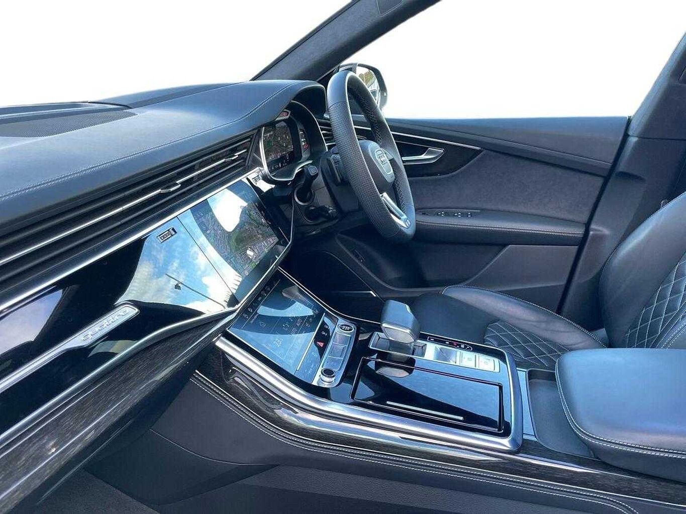 Used Audi Q8 2023 for sale - 76675817: Photo 2