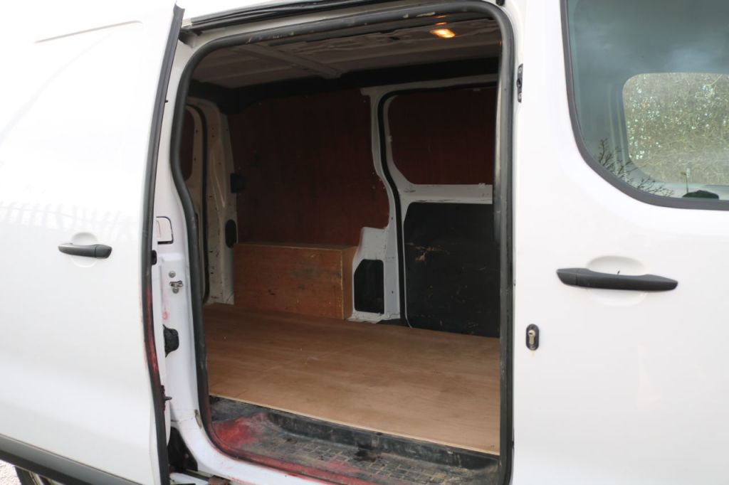 Used Vauxhall Vivaro 2022 for sale - 77571107: Photo 13