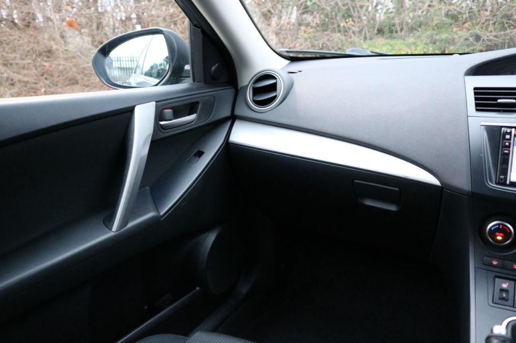 Used Mazda Mazda3 2013 for sale - 76949526: Photo 13