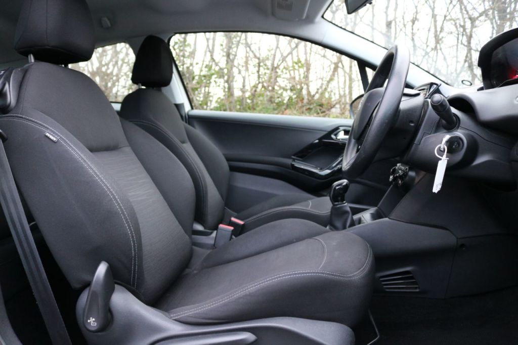 Used Peugeot 208 2013 for sale - 77546221: Photo 10