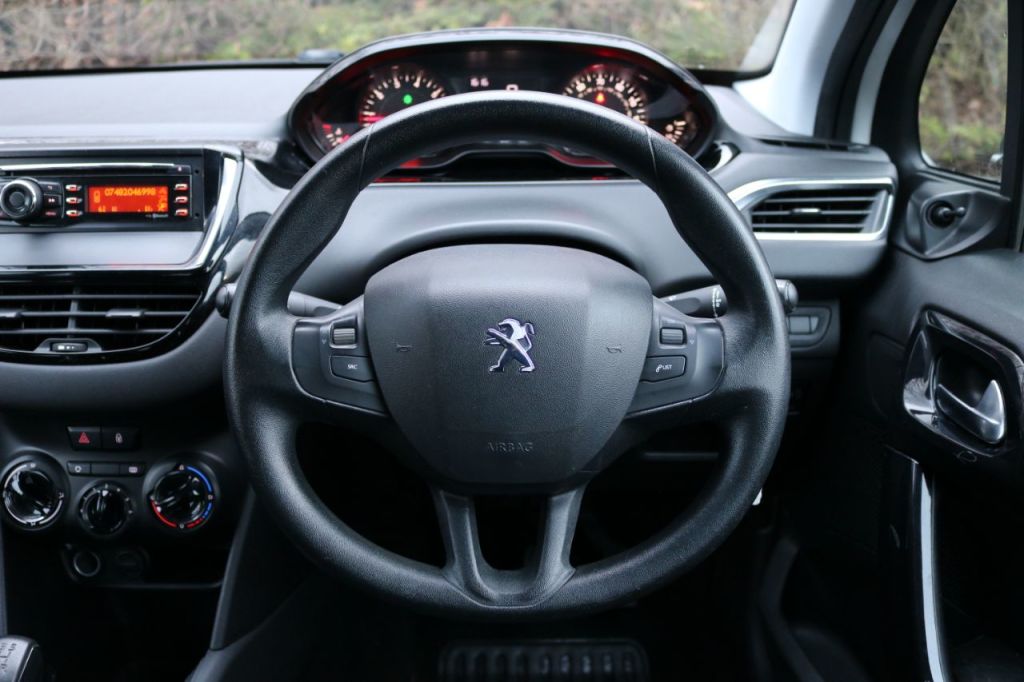 Used Peugeot 208 2013 for sale - 77546221: Photo 15