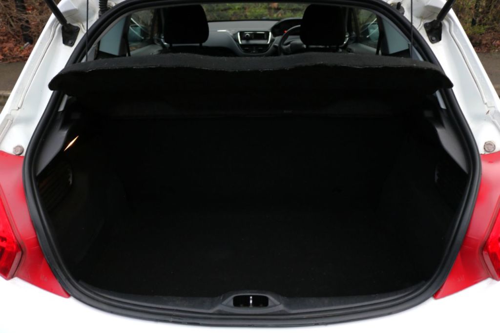 Used Peugeot 208 2013 for sale - 77546221: Photo 18