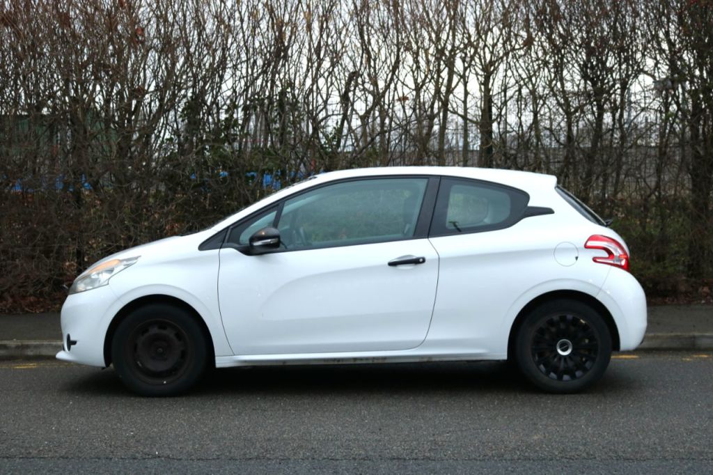 Used Peugeot 208 2013 for sale - 77546221: Photo 4