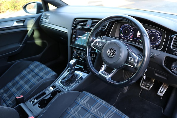 Used Volkswagen Golf 2018 for sale - 65730985: Photo 11