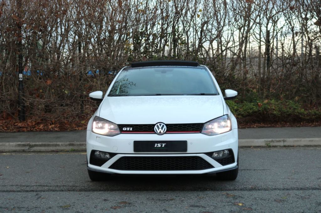 Used Volkswagen Polo 2016 for sale - 76909671: Photo 2