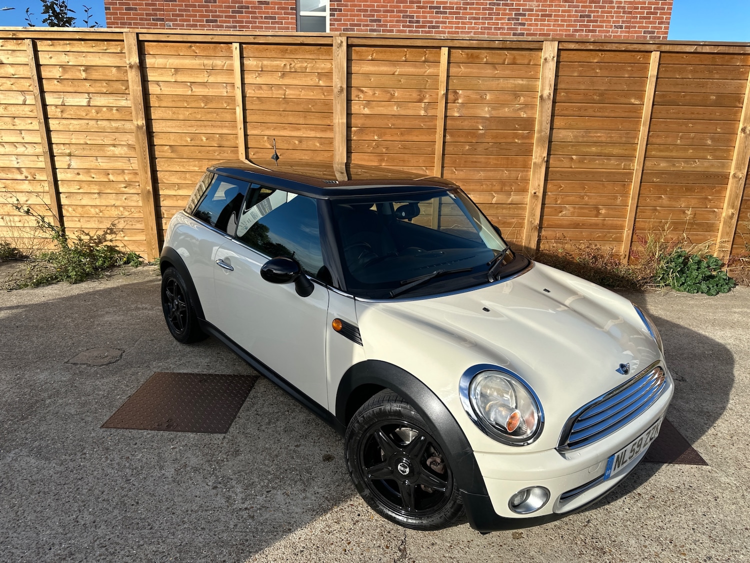 Used MINI Hatch 2009 for sale - 76375442: Photo 2
