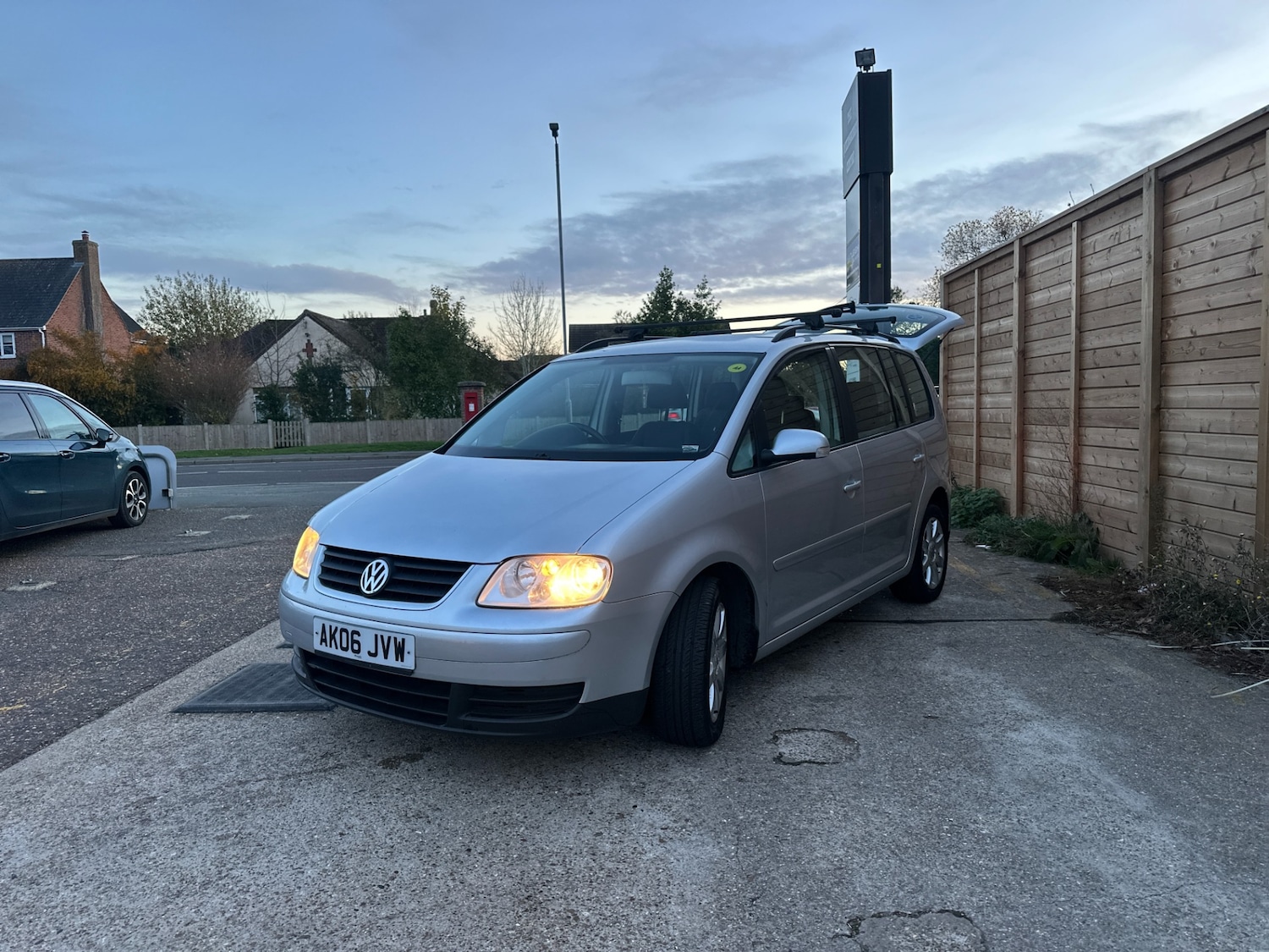 Used Volkswagen Touran 2006 for sale - 76568143: Photo 10