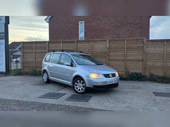 Used Volkswagen Touran 2006 for sale - 76568143: Photo