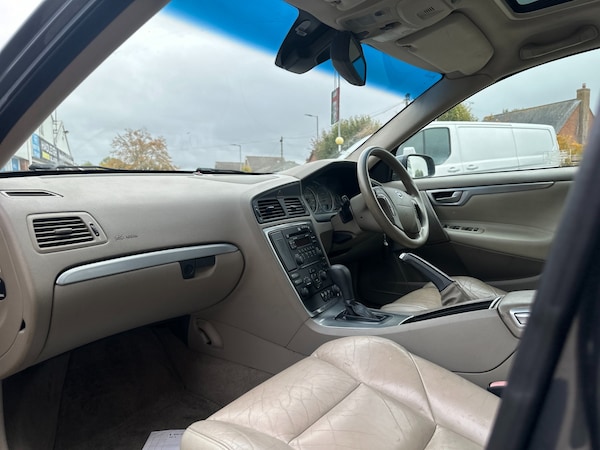 Used Volvo V70 2005 for sale - 76252748: Photo 2