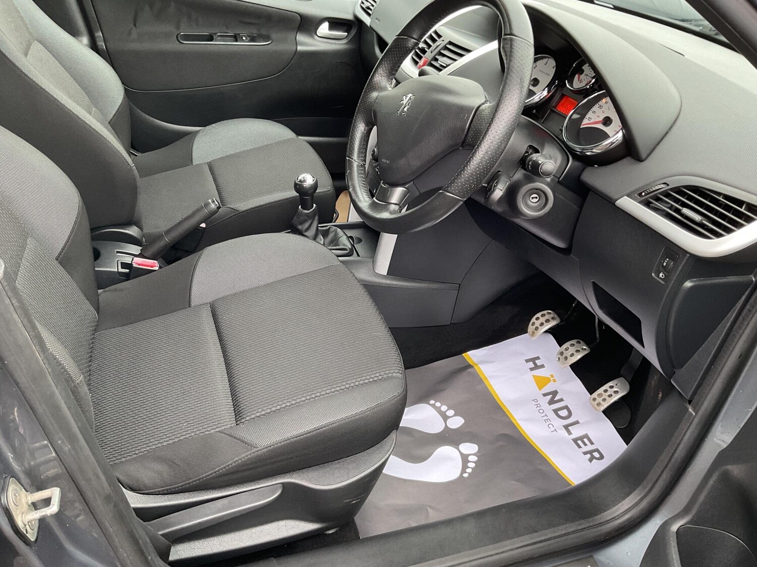 Used Peugeot 207 2011 for sale - 77400661: Photo 12