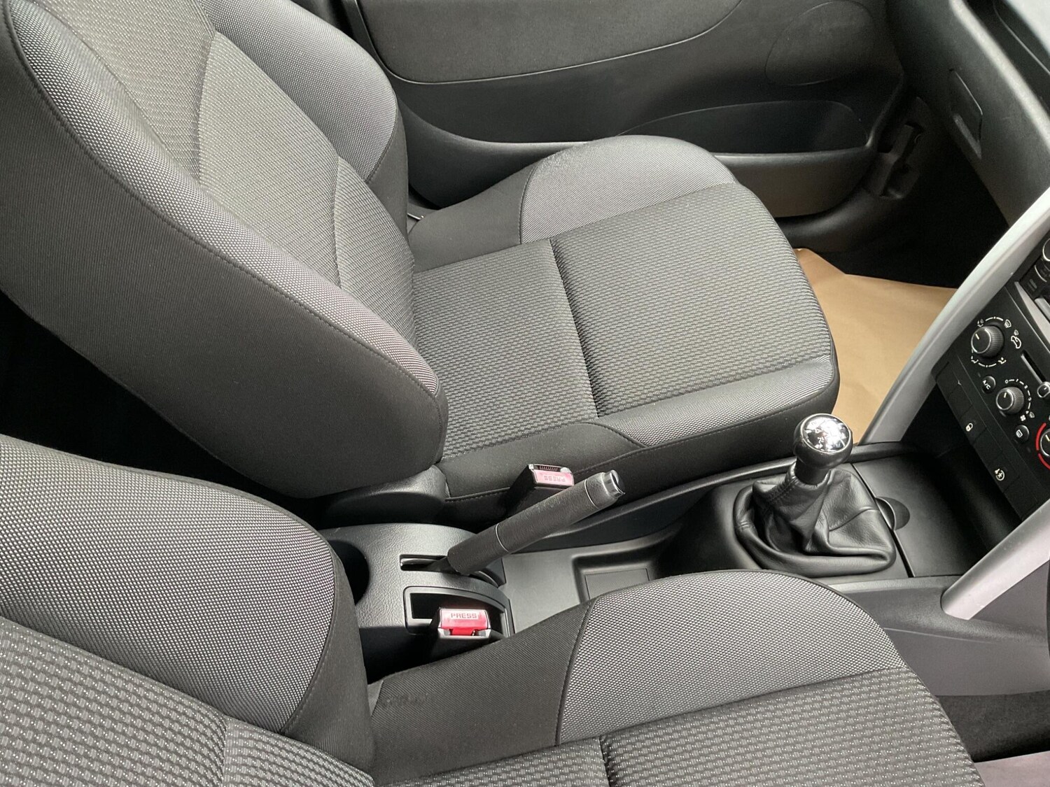 Used Peugeot 207 2011 for sale - 77400661: Photo 13