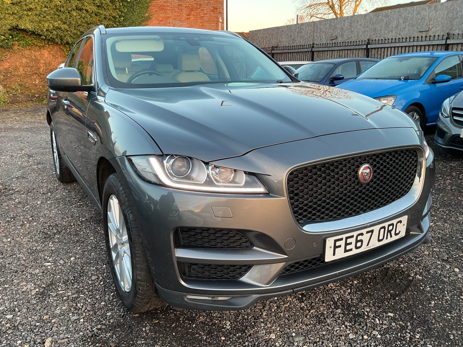 Used Jaguar F-Pace 2017 for sale - 76714770: Photo 1
