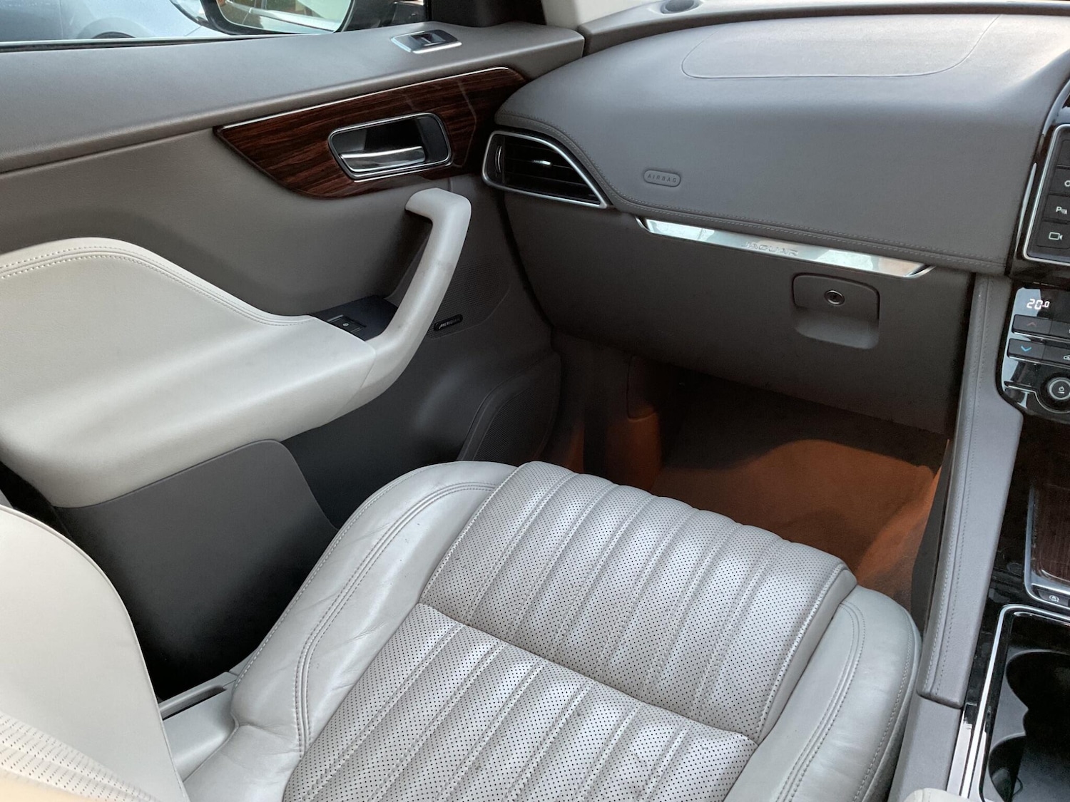 Used Jaguar F-Pace 2017 for sale - 76714770: Photo 56