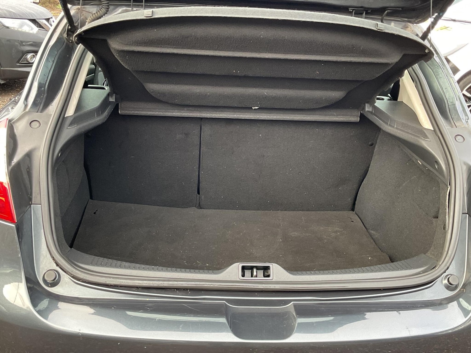 Used Renault Megane 2011 for sale - 77377310: Photo 40