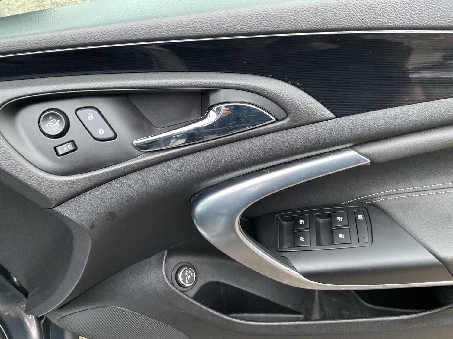 Used Vauxhall Insignia 2015 for sale - 77839297: Photo 28