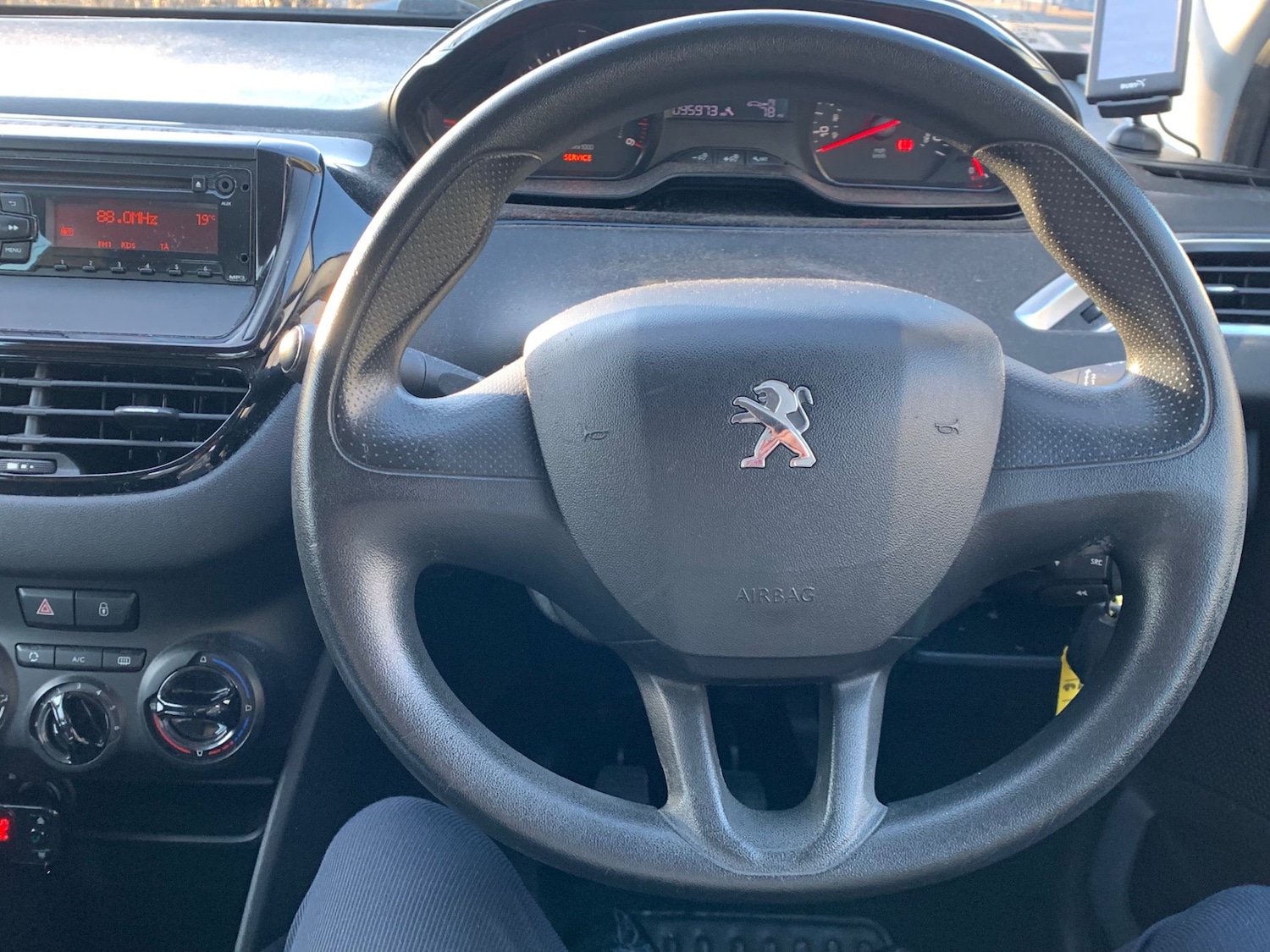 Used Peugeot 208 2013 for sale - 77977361: Photo 9