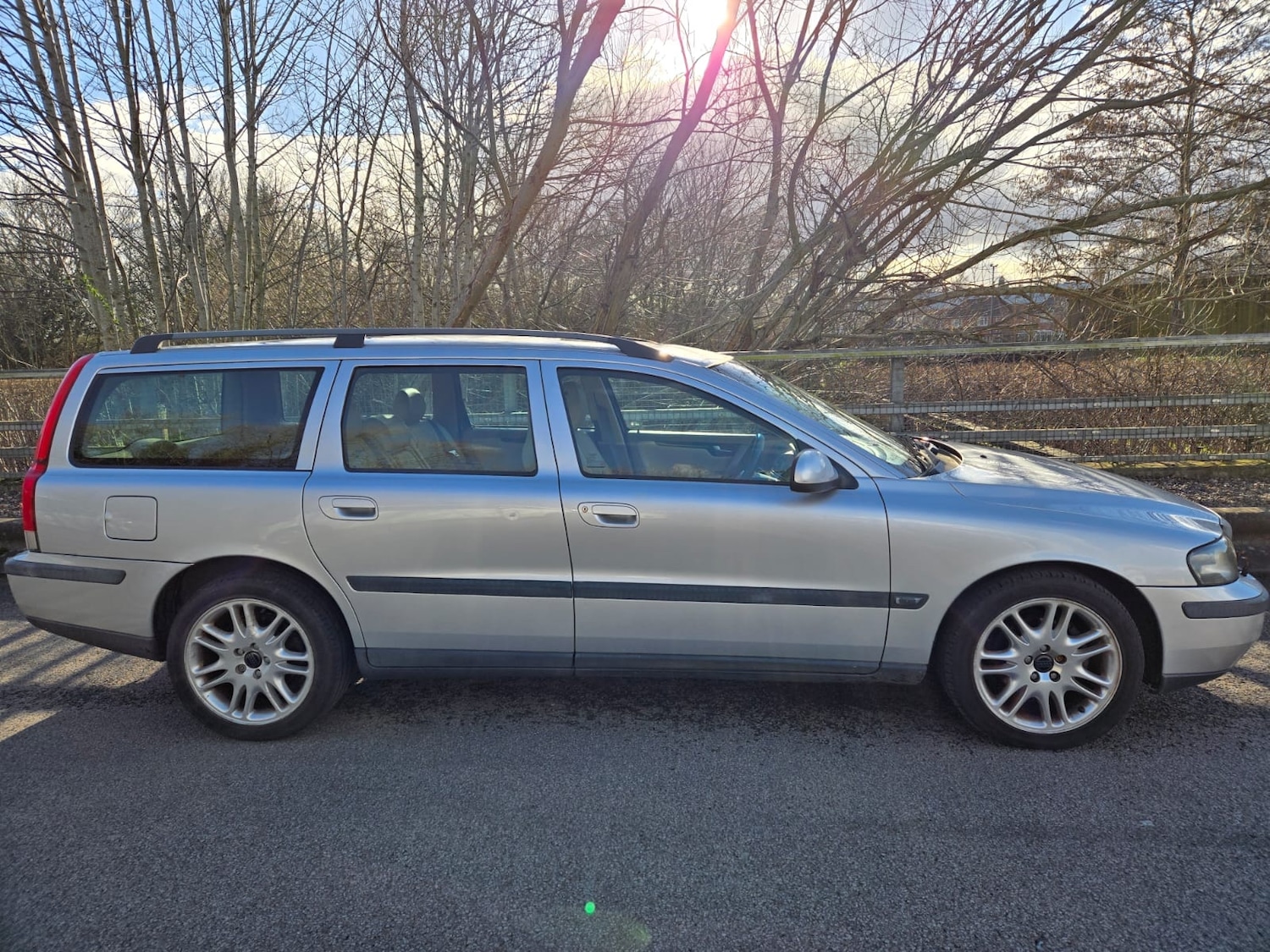 Used Volvo V70 2002 for sale - 77979971: Photo 2