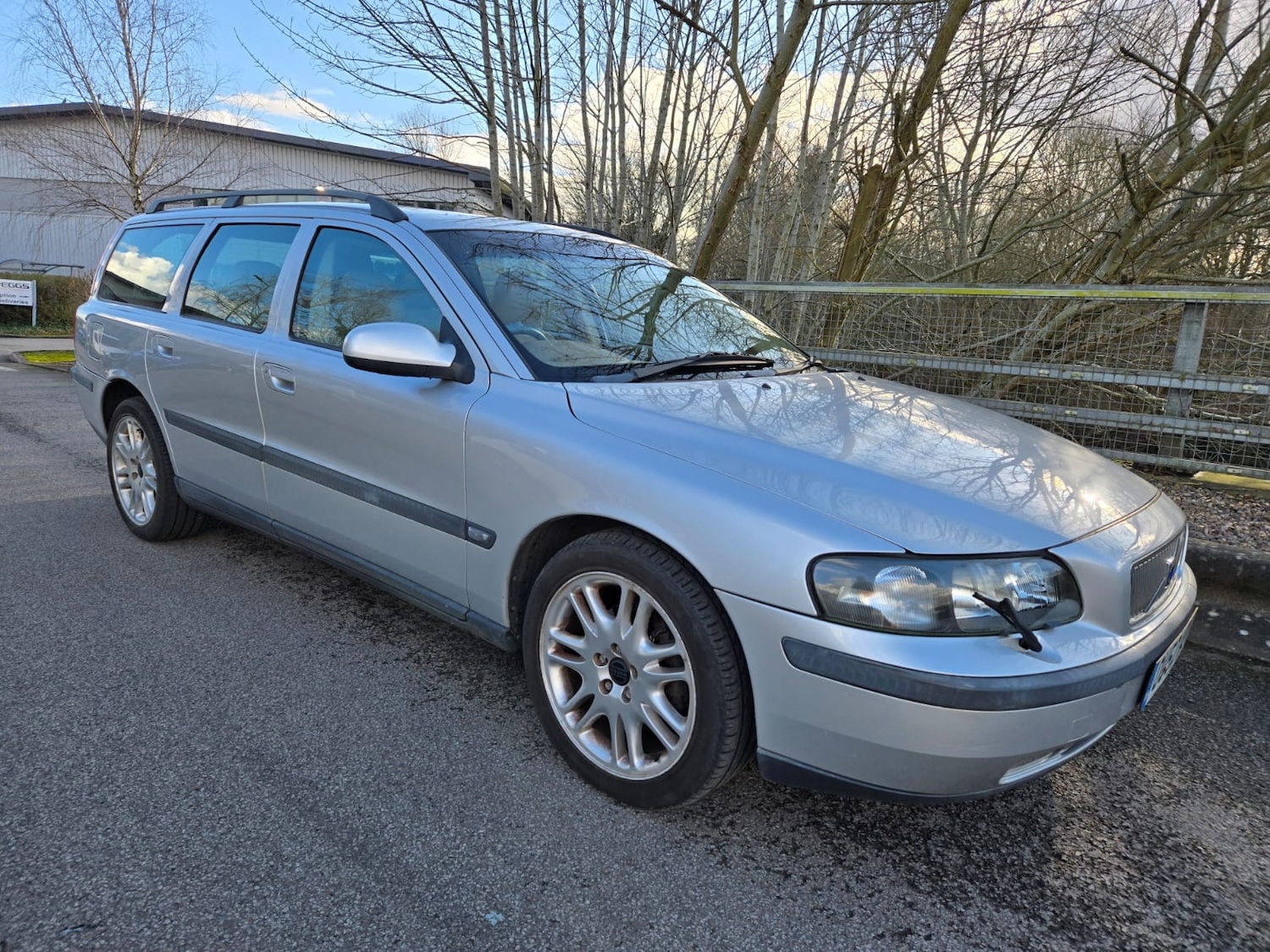 Used Volvo V70 2002 for sale - 77979971: Photo 6