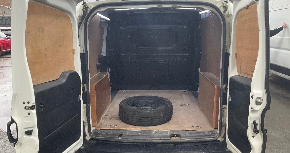 Used Vauxhall Combo 2015 for sale - 76594689: Photo 6