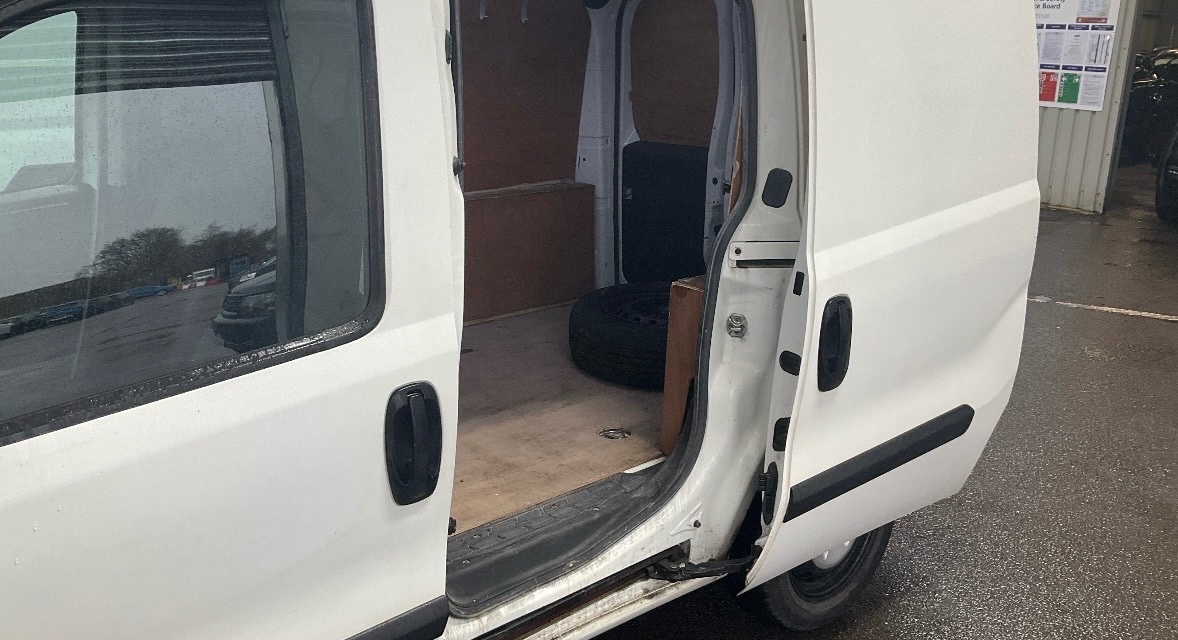 Used Vauxhall Combo 2015 for sale - 76594689: Photo 8