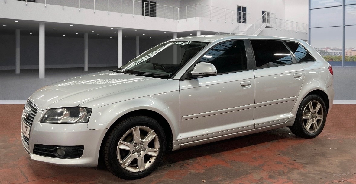 Used Audi A3 2010 for sale - 76527443: Photo 2