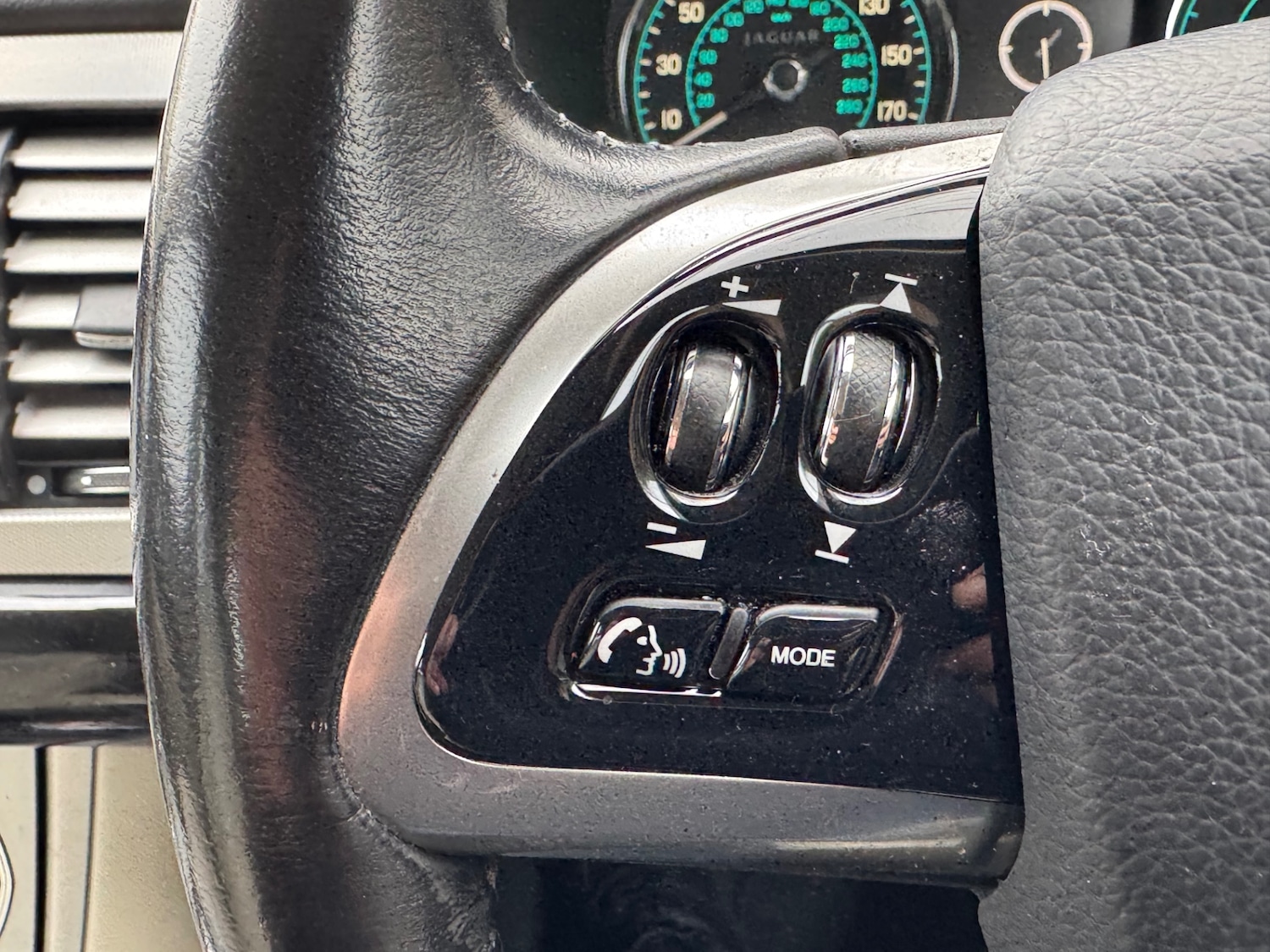 Used Jaguar XF 2012 for sale - 76376960: Photo 16