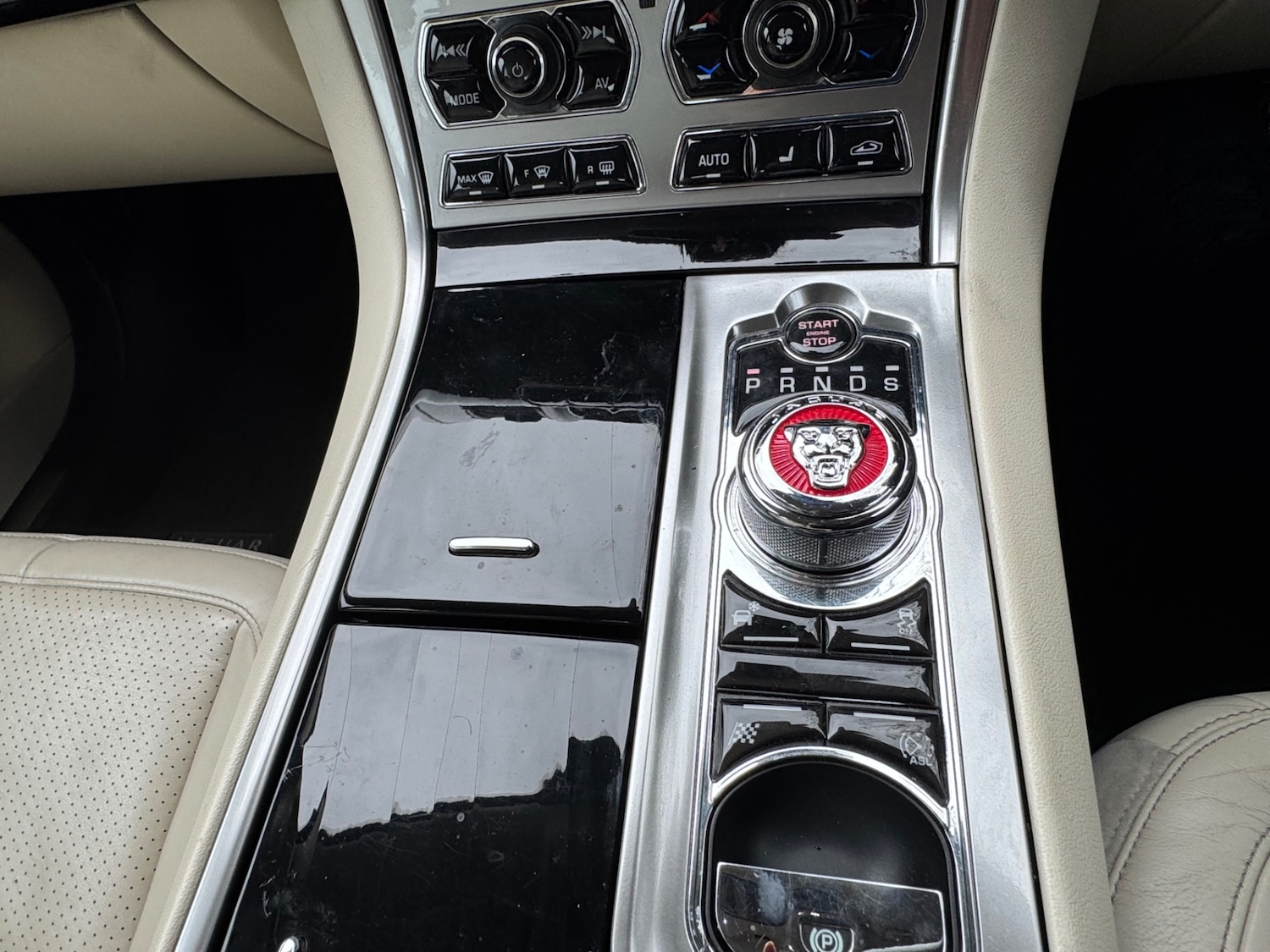 Used Jaguar XF 2012 for sale - 76376960: Photo 17