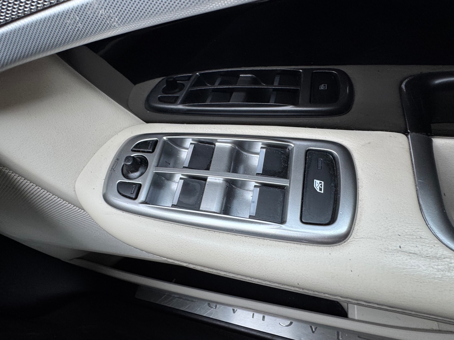 Used Jaguar XF 2012 for sale - 76376960: Photo 21