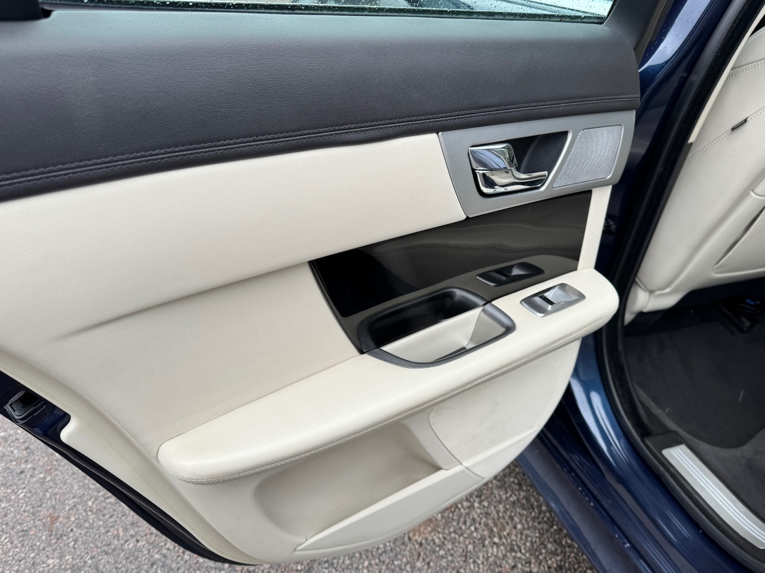 Used Jaguar XF 2012 for sale - 76376960: Photo 23