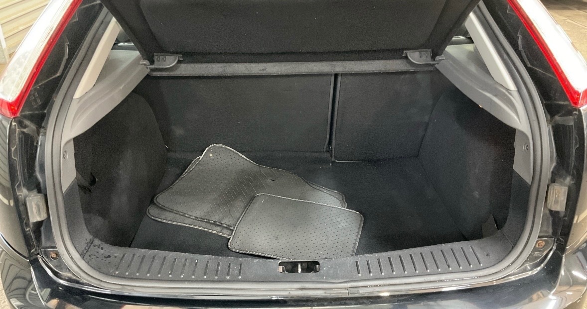 Used Ford Focus 2010 for sale - 77019022: Photo 11