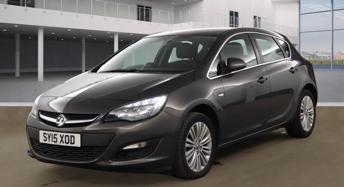 Used Vauxhall Astra 2015 for sale - 78026067: Photo 2