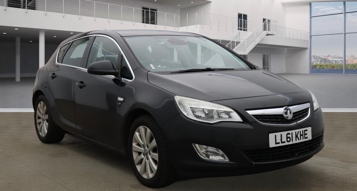 Used Vauxhall Astra 2011 for sale - 77099967: Photo 2